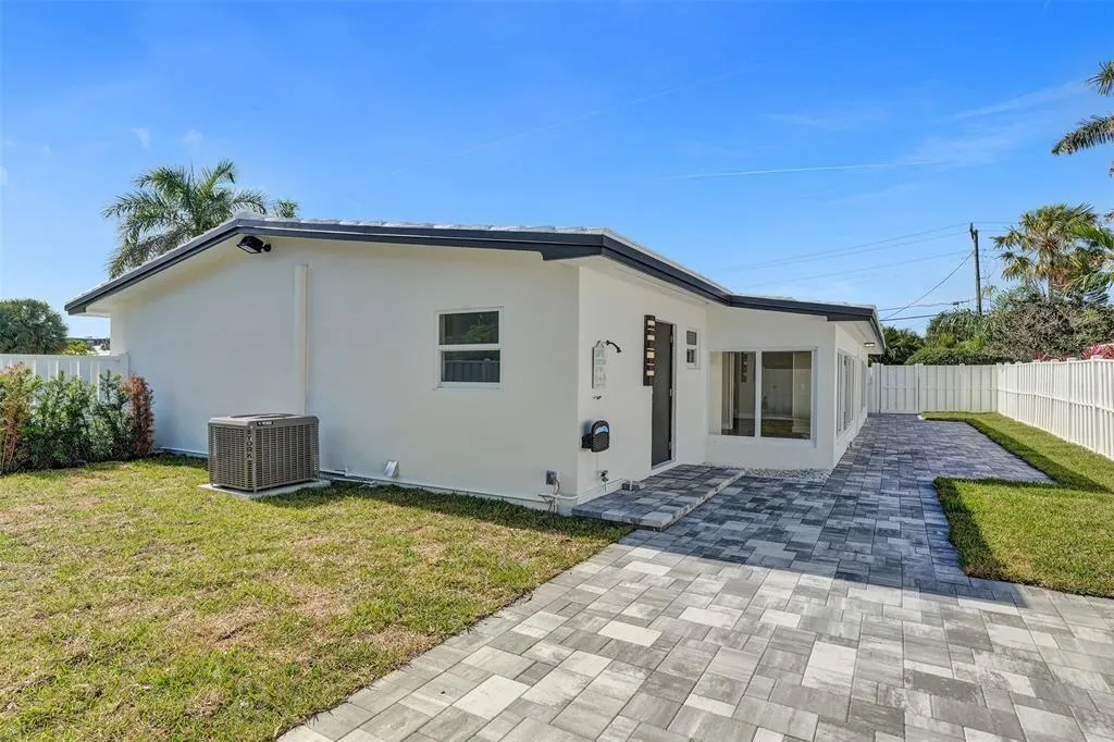 251 Hibiscus Ave
