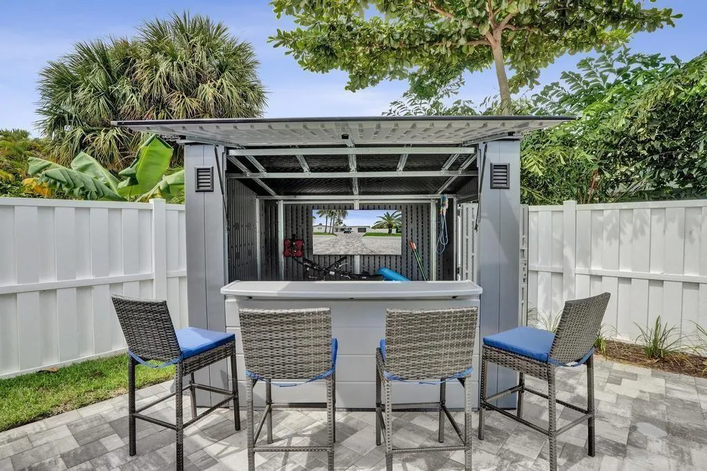 251 Hibiscus Ave