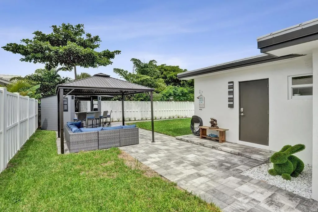 251 Hibiscus Ave