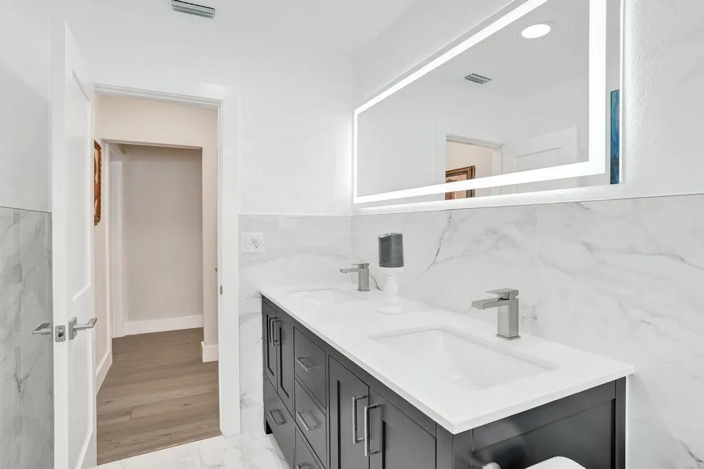 251 Hibiscus Ave