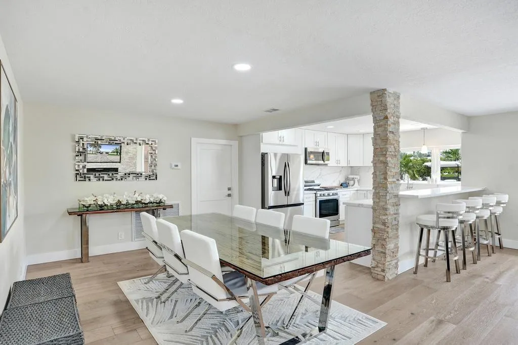 251 Hibiscus Ave