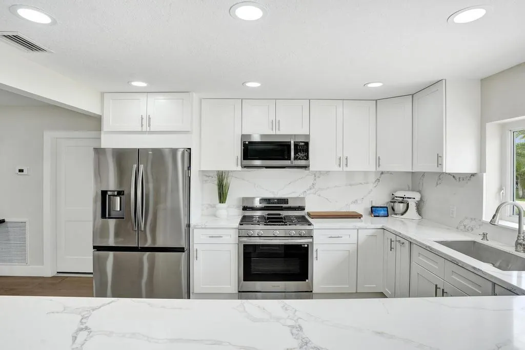 251 Hibiscus Ave