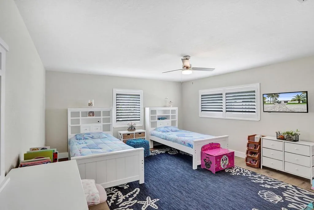 251 Hibiscus Ave