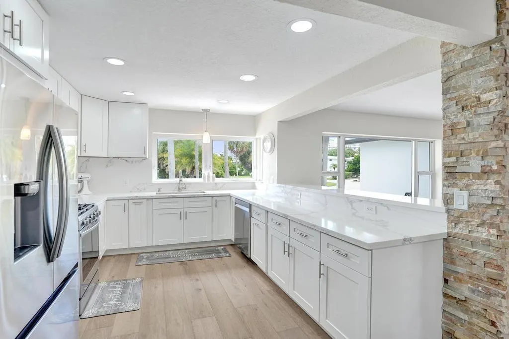 251 Hibiscus Ave