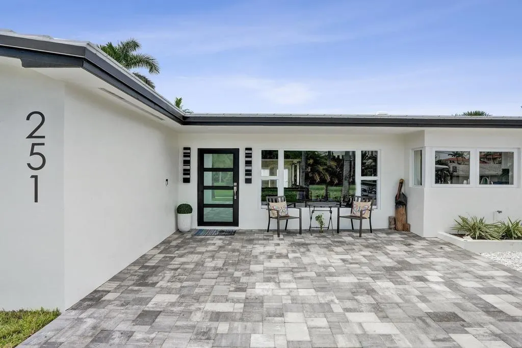 251 Hibiscus Ave