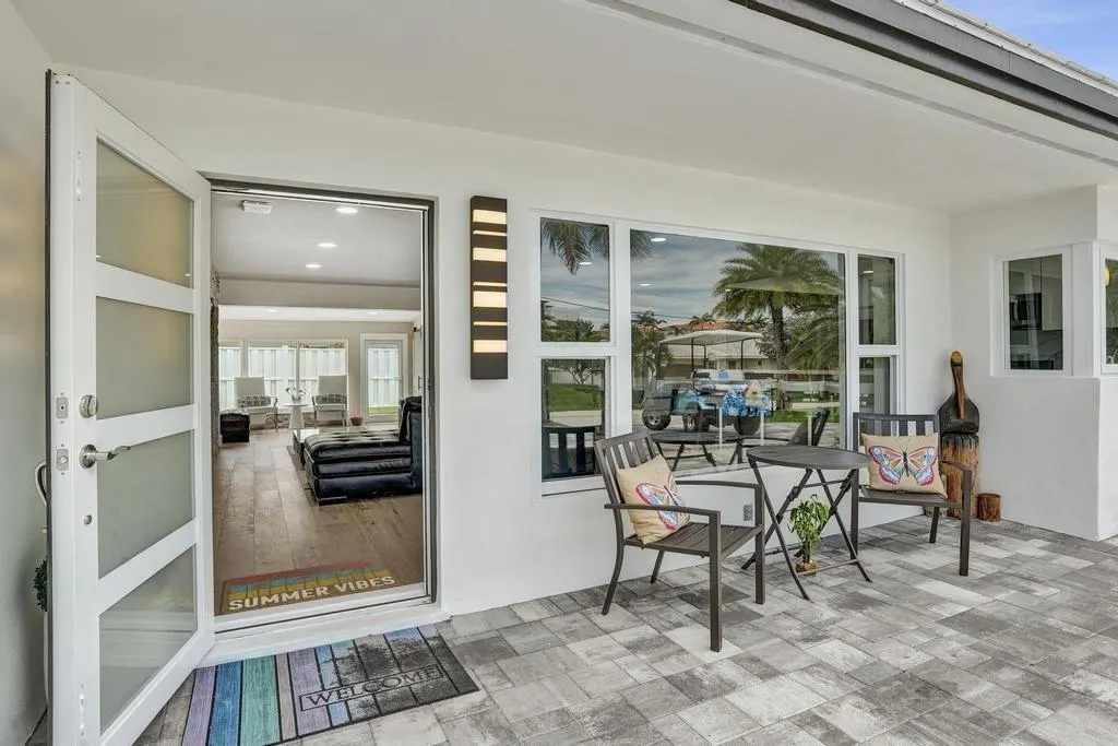 251 Hibiscus Ave