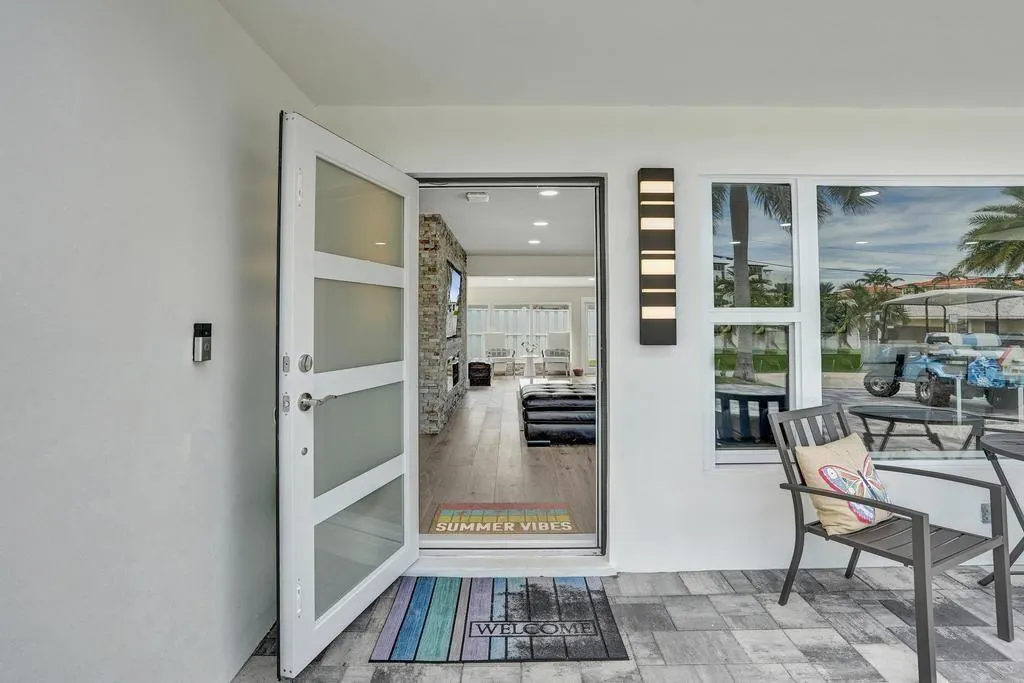251 Hibiscus Ave