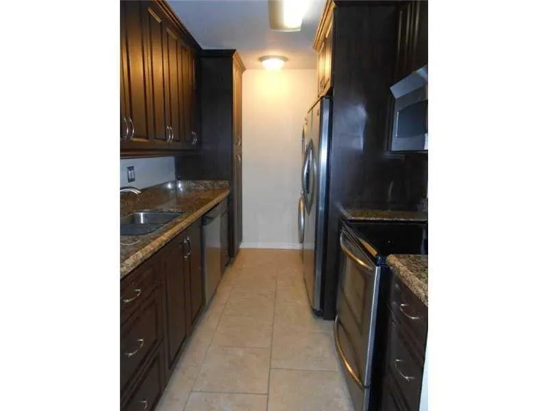 4086 N Pine Island Rd, #504