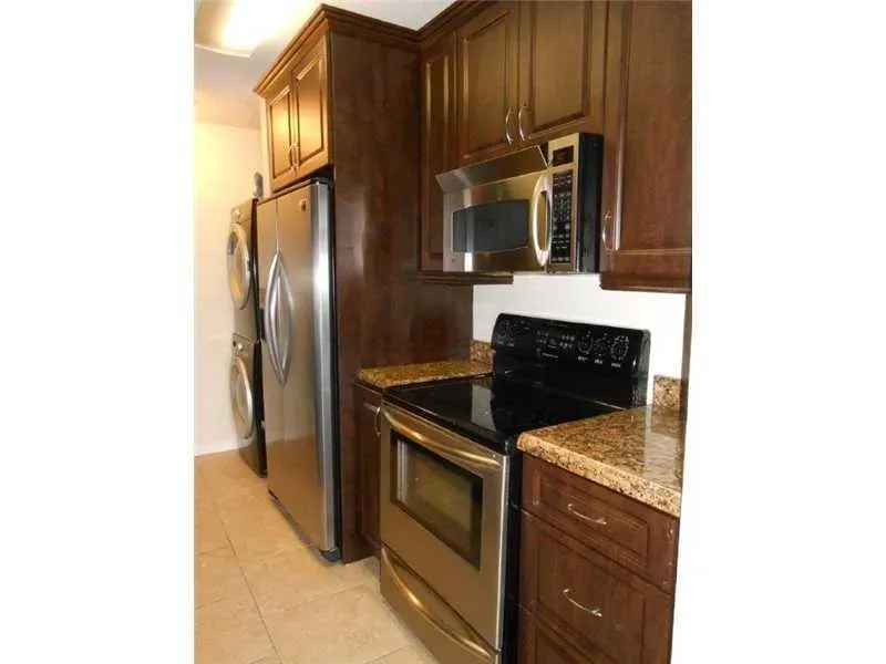 4086 N Pine Island Rd, #504