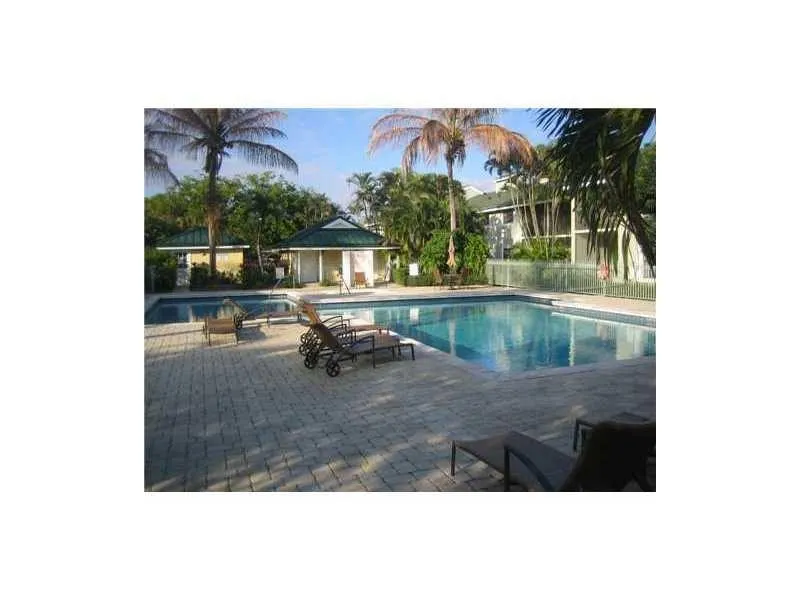 4086 N Pine Island Rd, #504