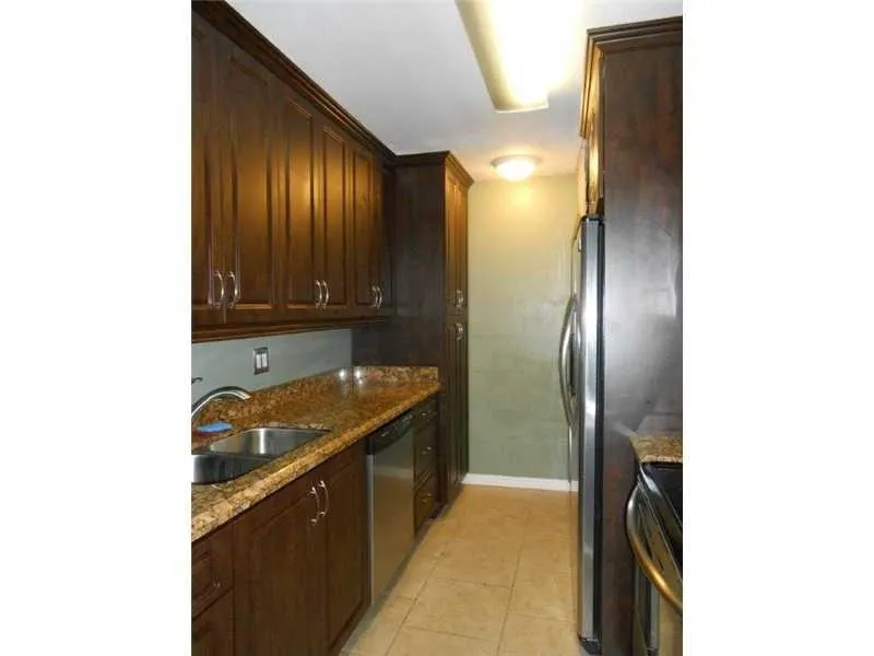 4086 N Pine Island Rd, #504