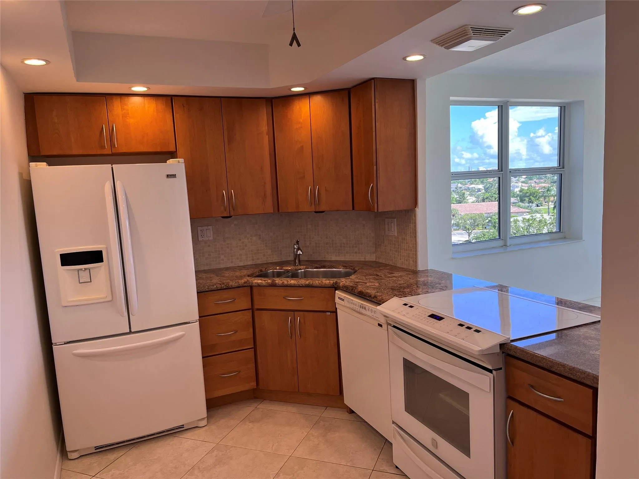 3200 NE 36th St, #709