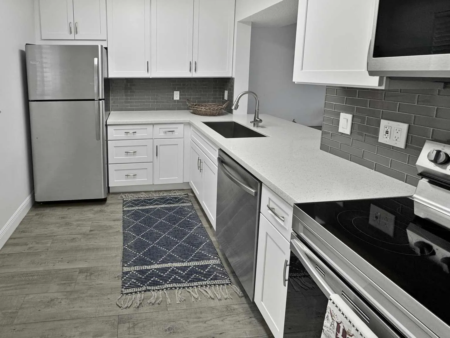 5160 Las Verdes Cir, #324