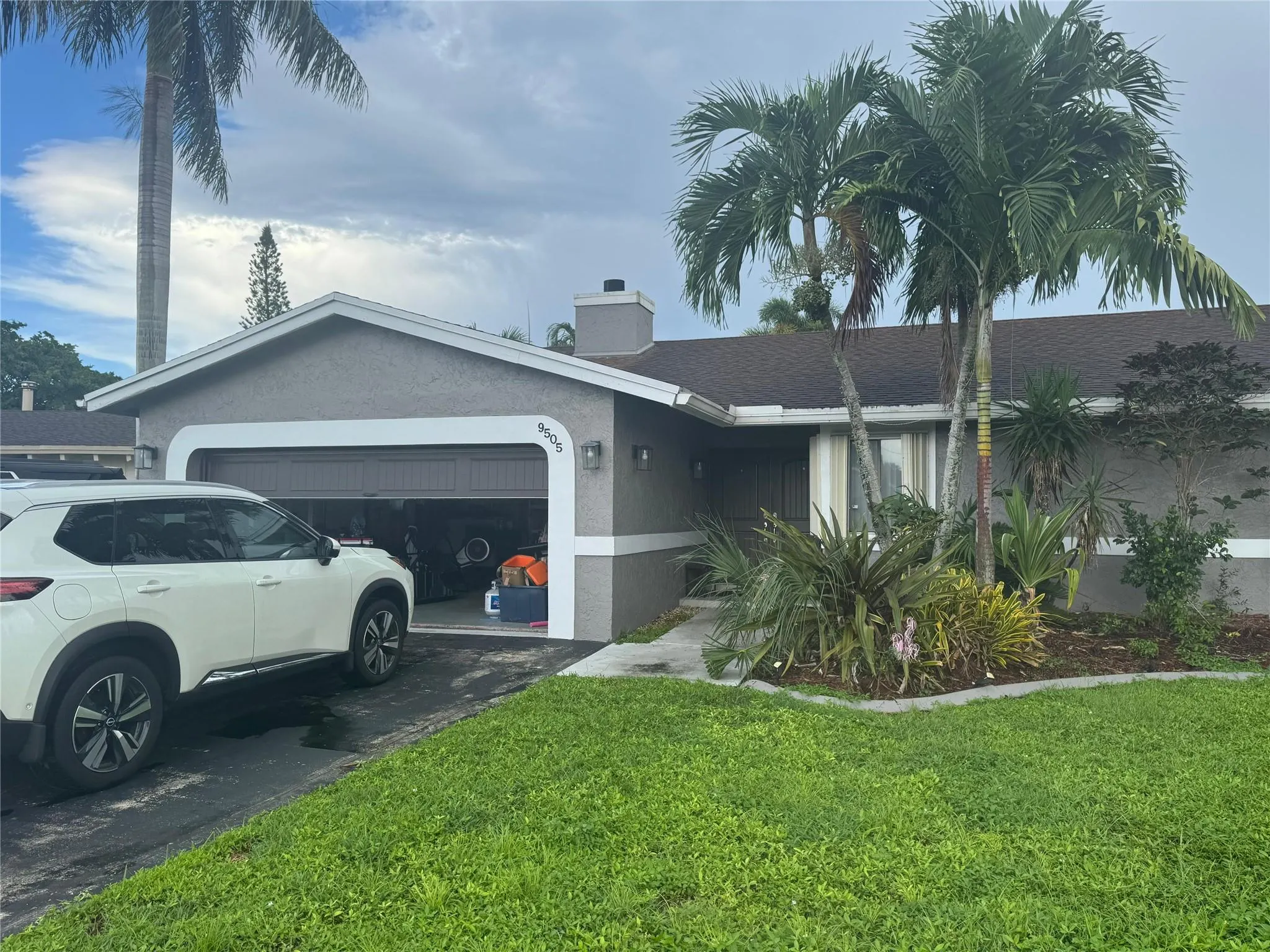 9505 NW 46th St