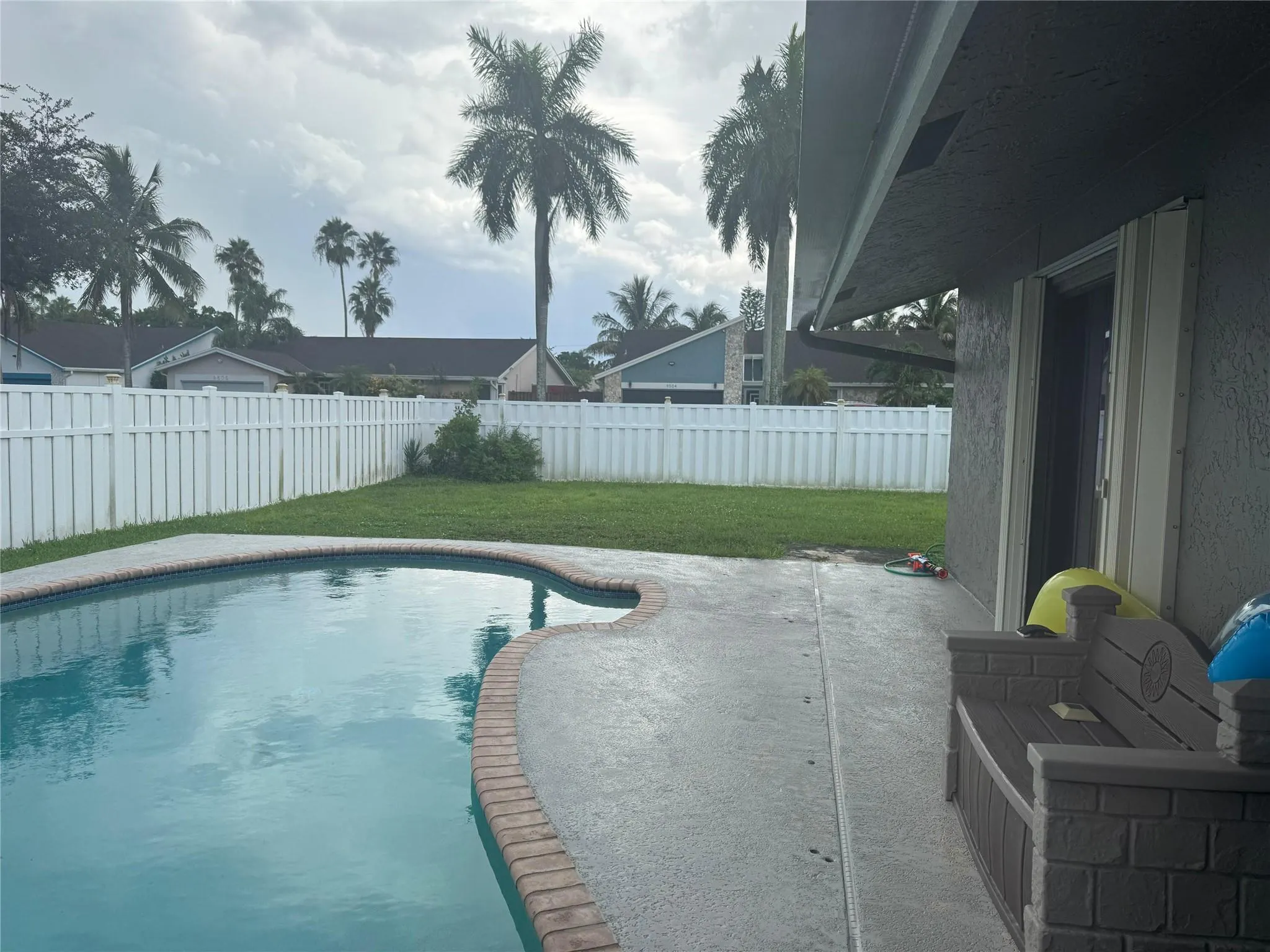 9505 NW 46th St
