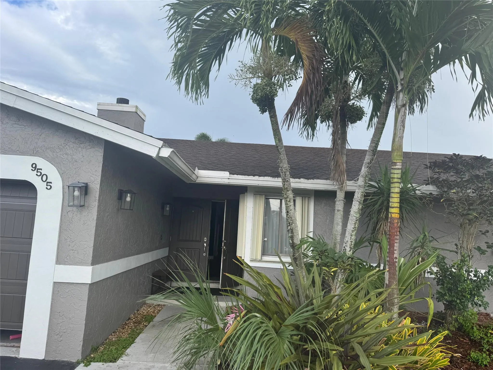9505 NW 46th St
