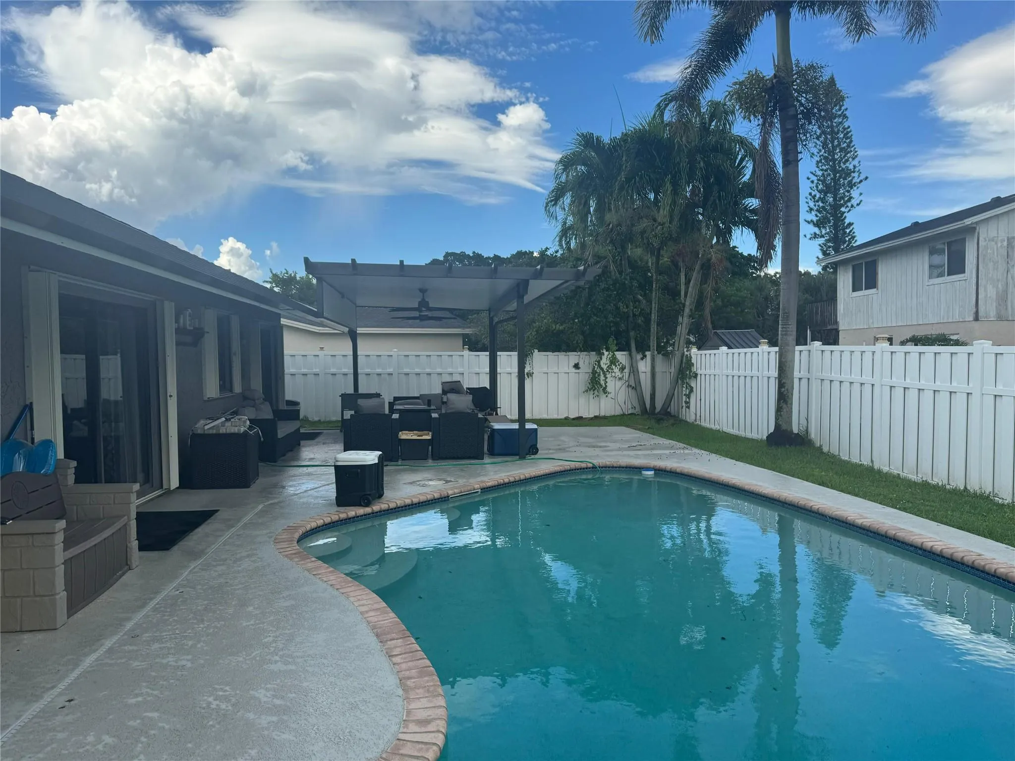 9505 NW 46th St