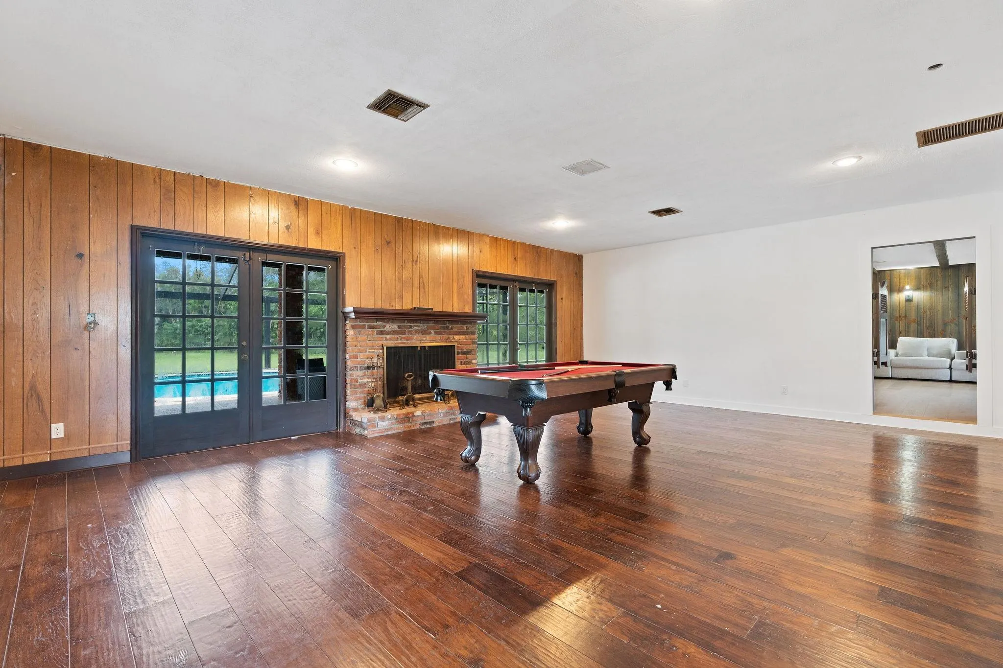 5401 Thoroughbred Ln