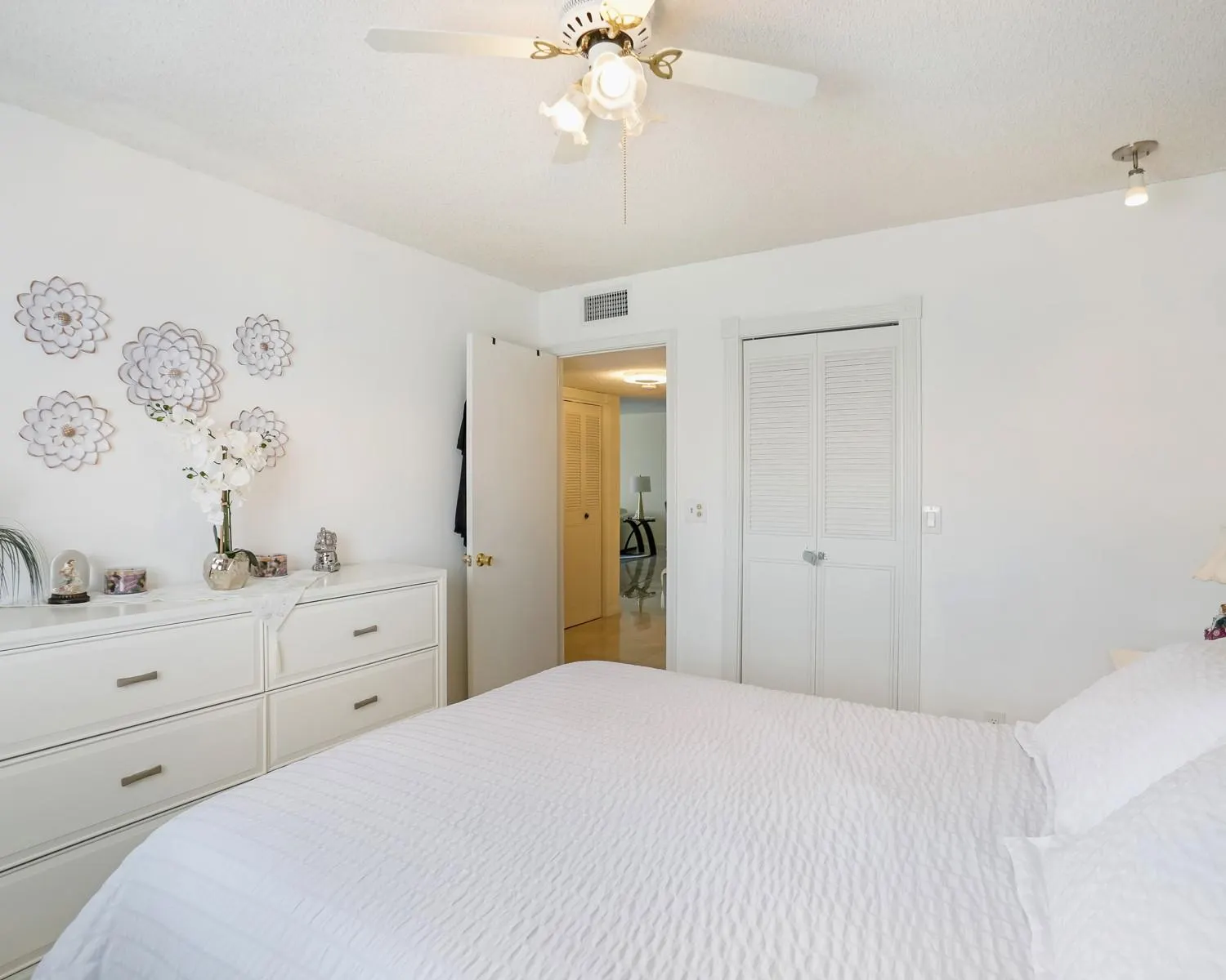 4751 NW 21st St, #300
