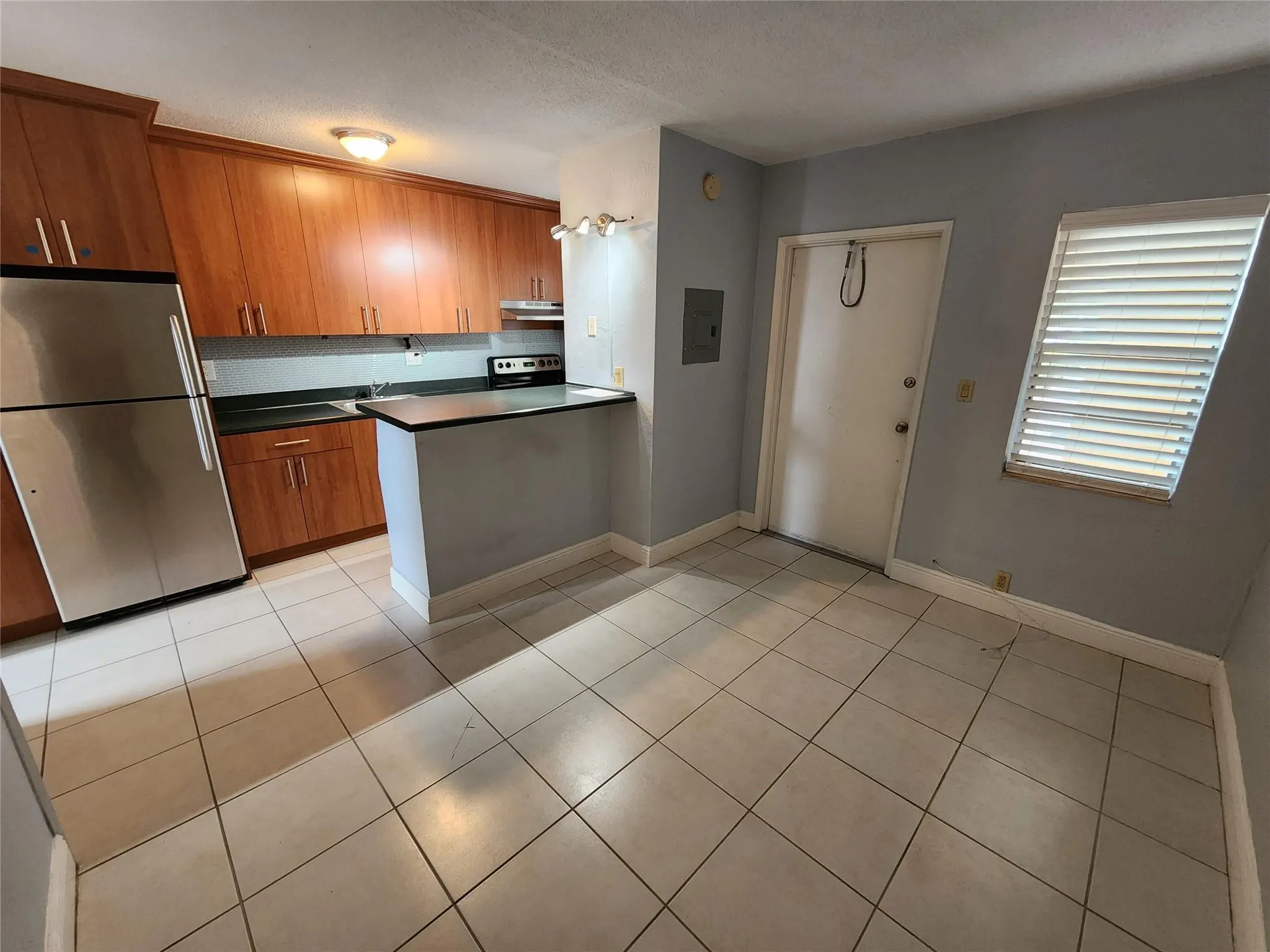4081 N Dixie Hwy, #8