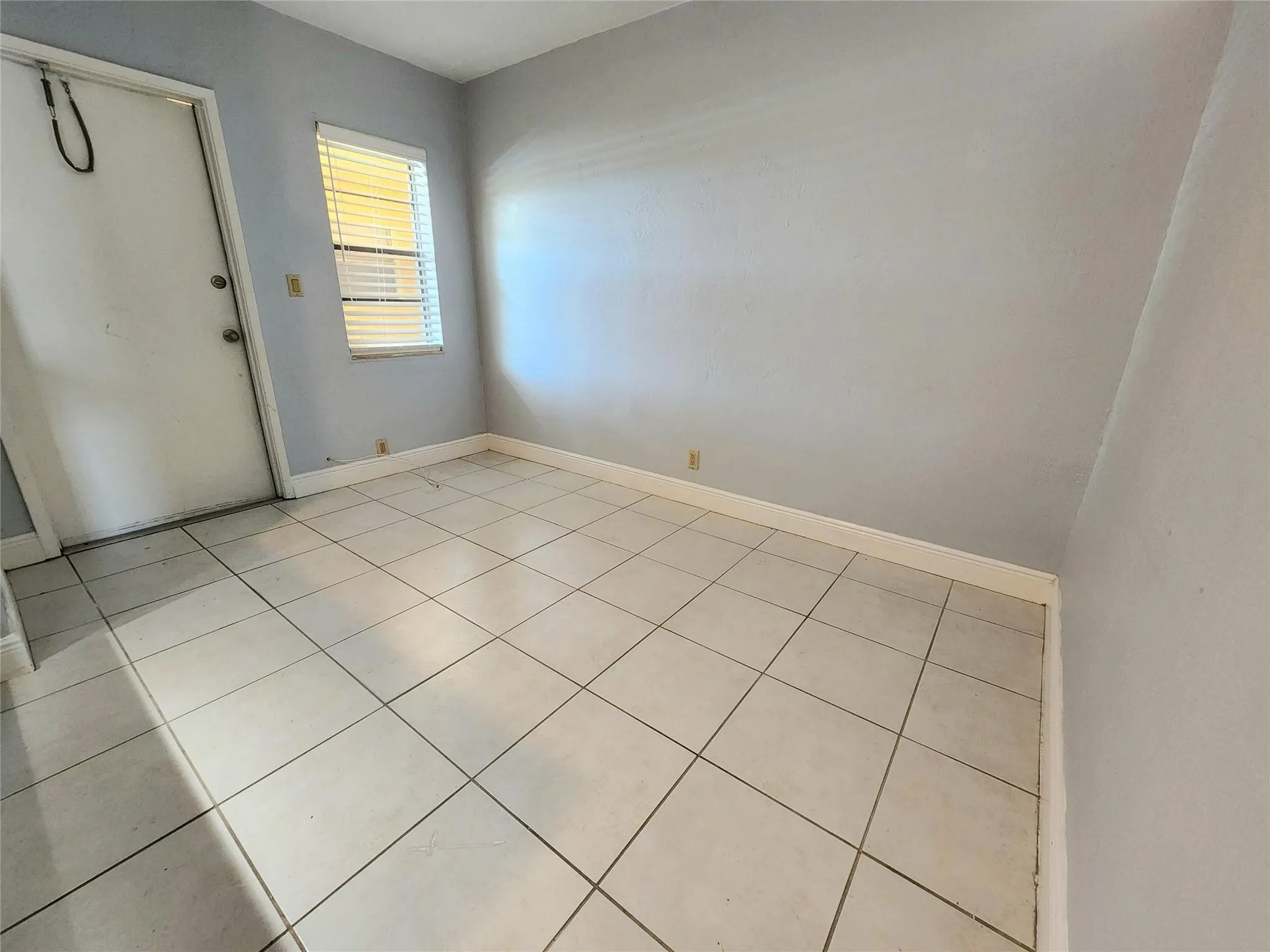 4081 N Dixie Hwy, #8