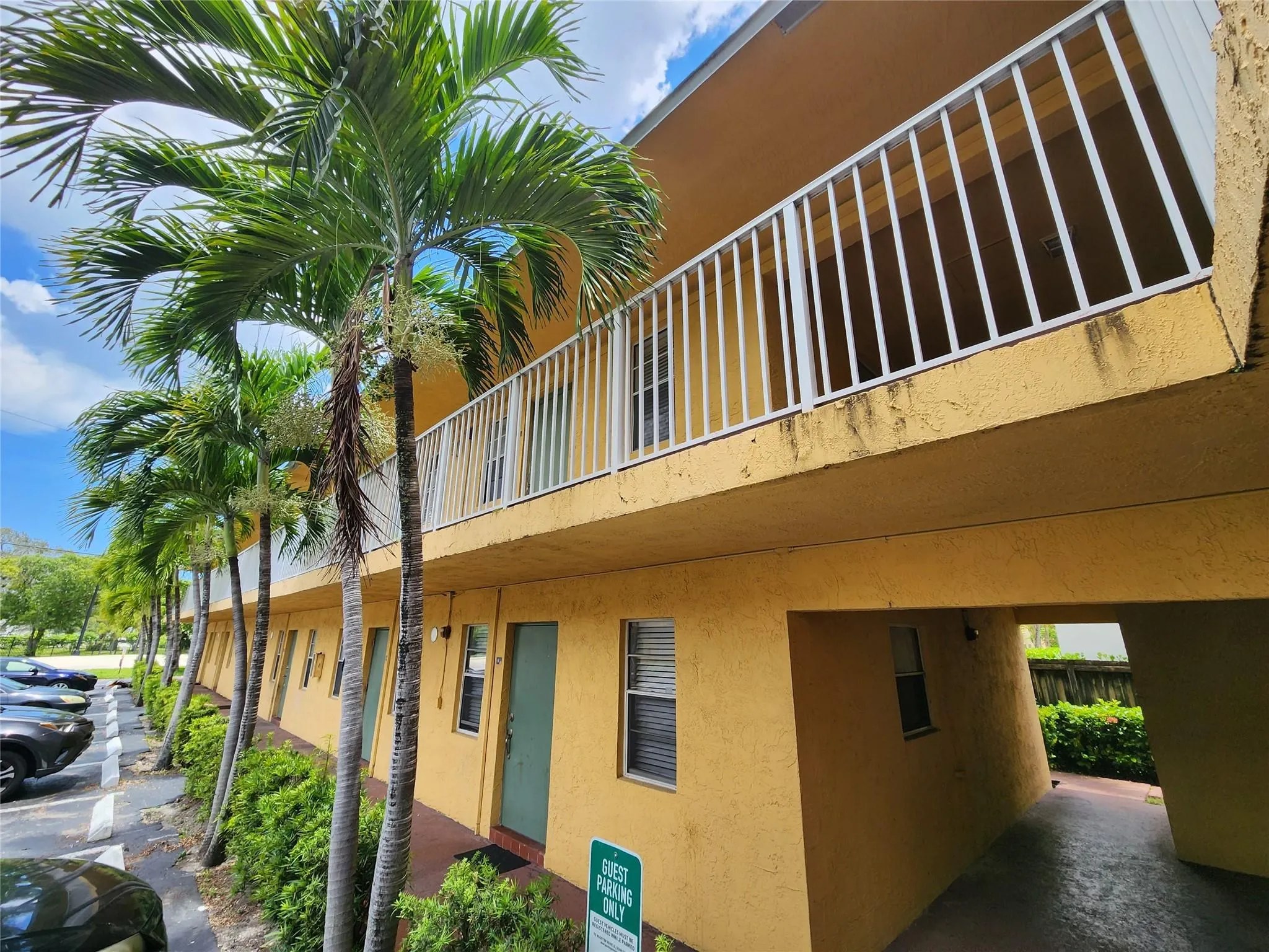 4081 N Dixie Hwy, #8