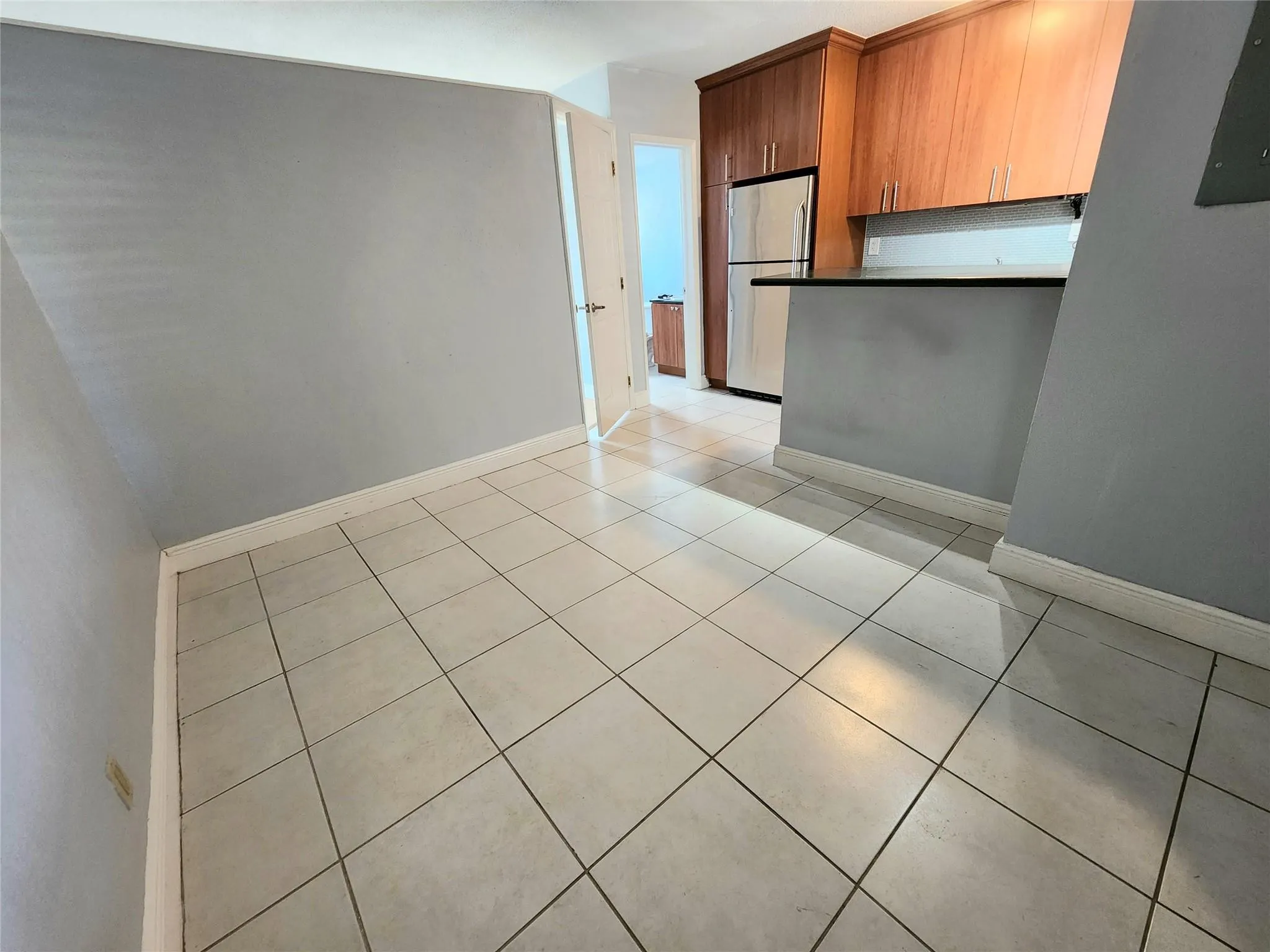 4081 N Dixie Hwy, #8
