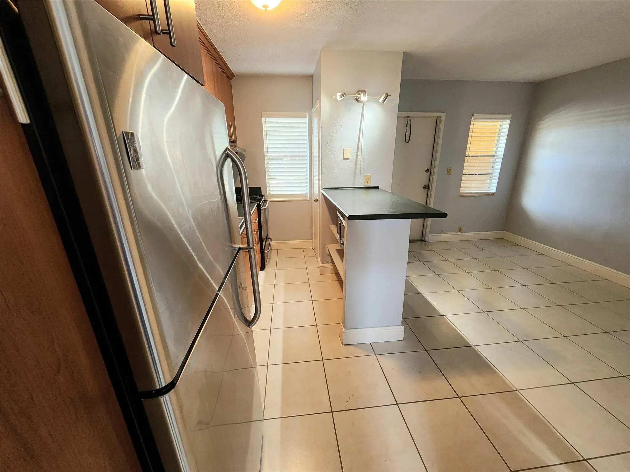 4081 N Dixie Hwy, #8