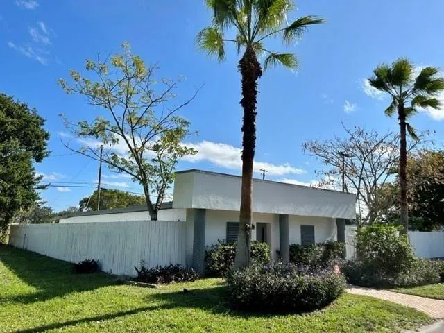 3328 NE 11th Ave