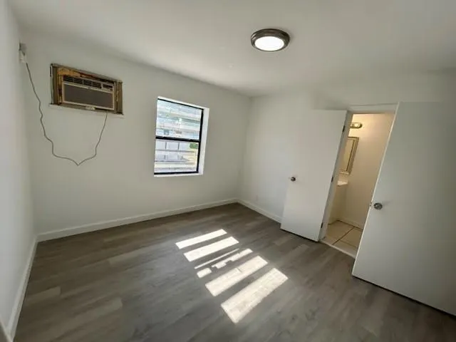 3328 NE 11th Ave
