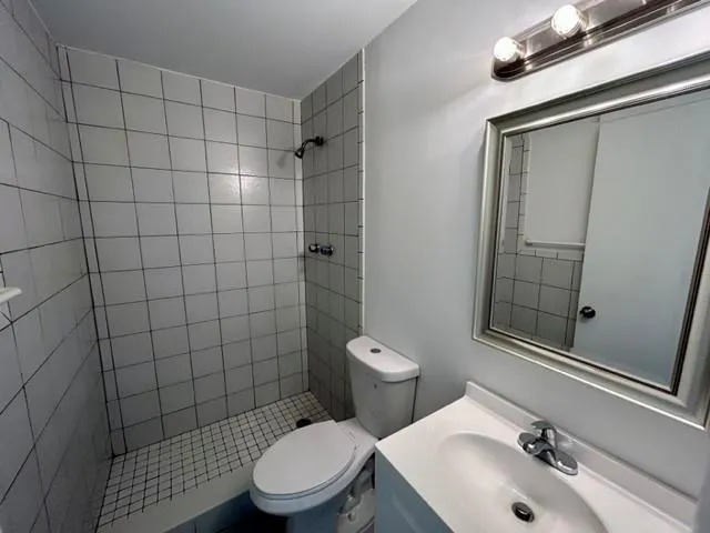 3328 NE 11th Ave