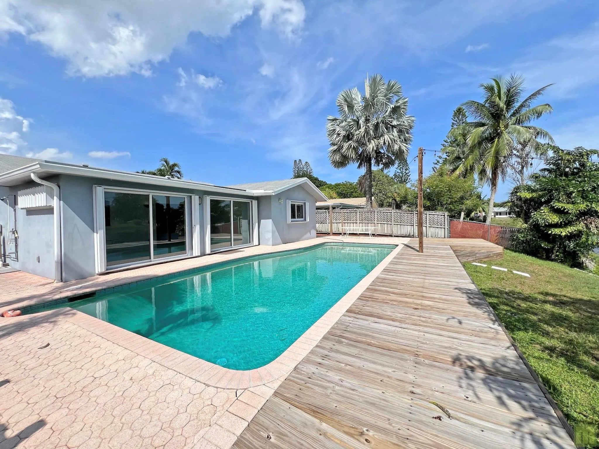 3318 NW 68th Ct