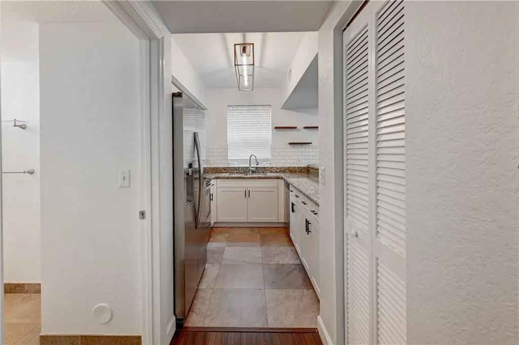 6746 W Sample Rd
