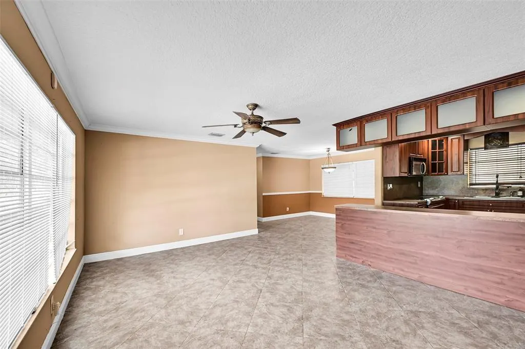 1390 NE 39th St
