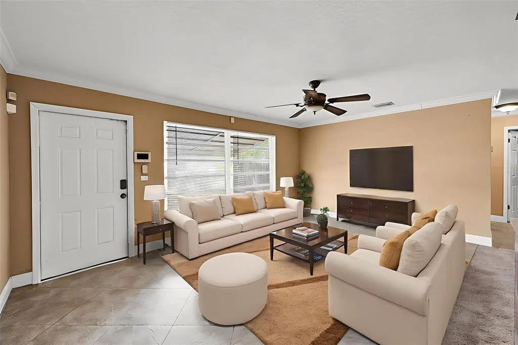 1390 NE 39th St
