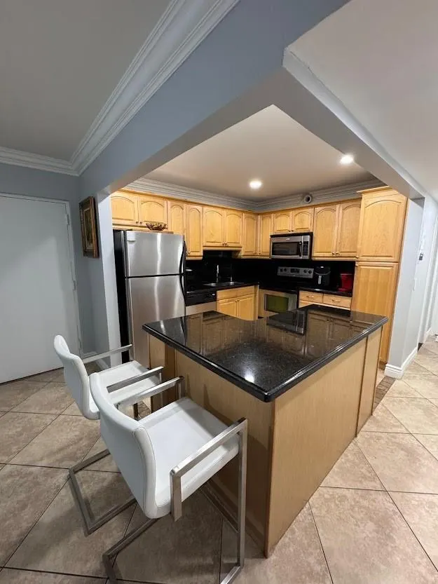 700 SE 2nd Ave, #409