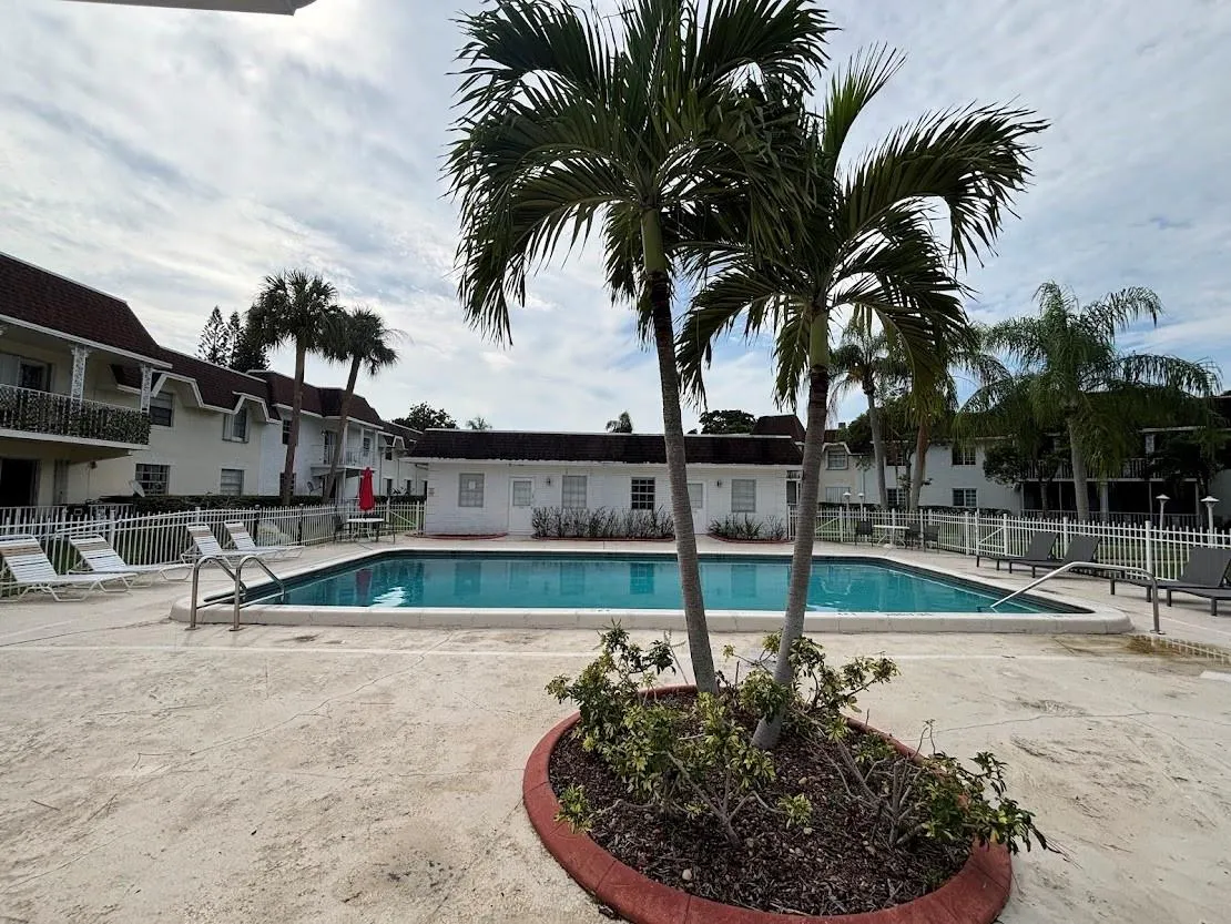 700 SE 2nd Ave, #409