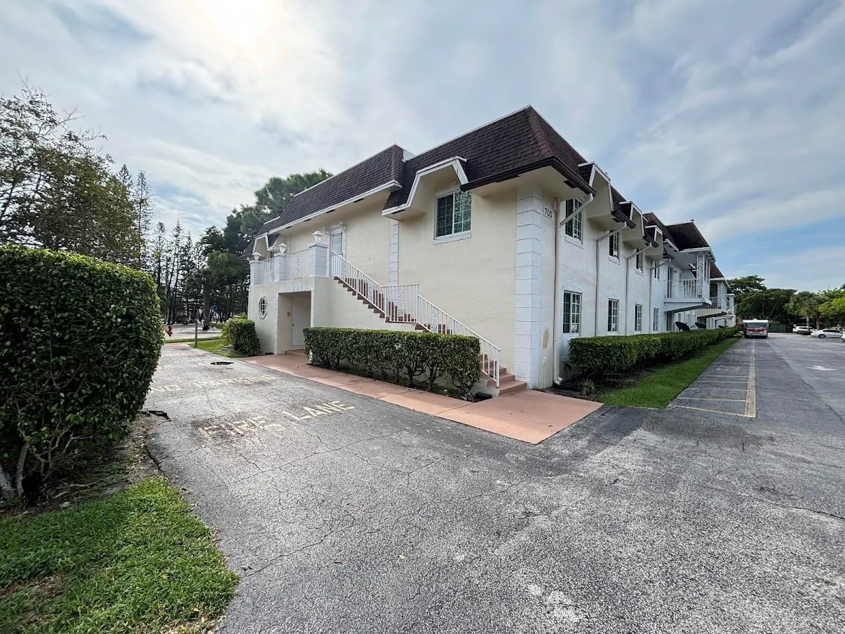 700 SE 2nd Ave, #409