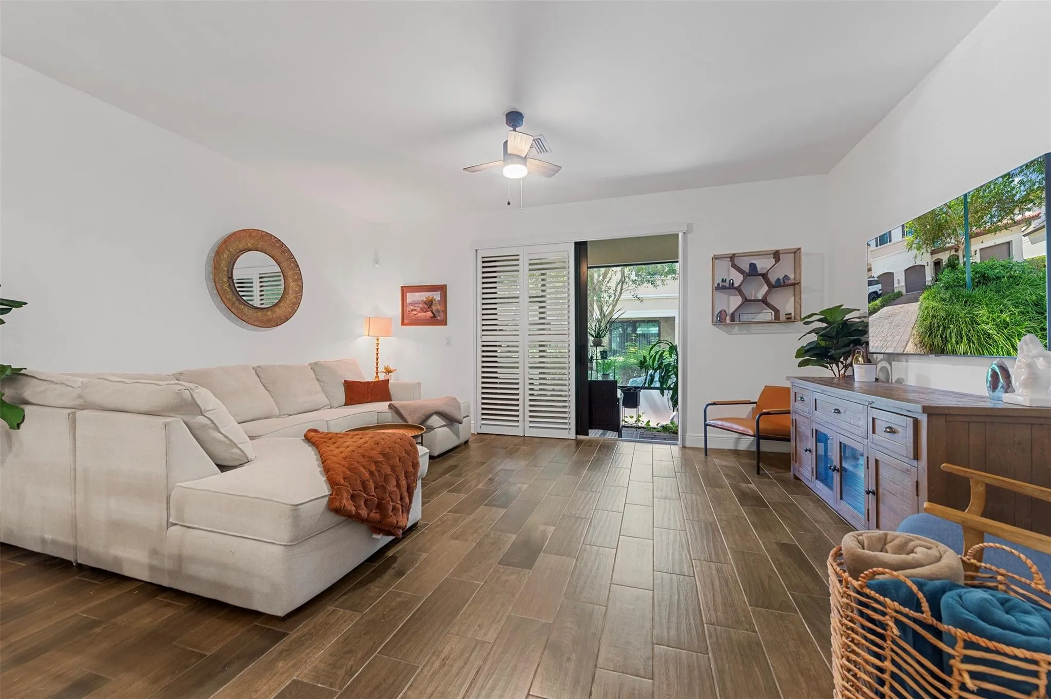 4222 E Dixie Hwy, #82