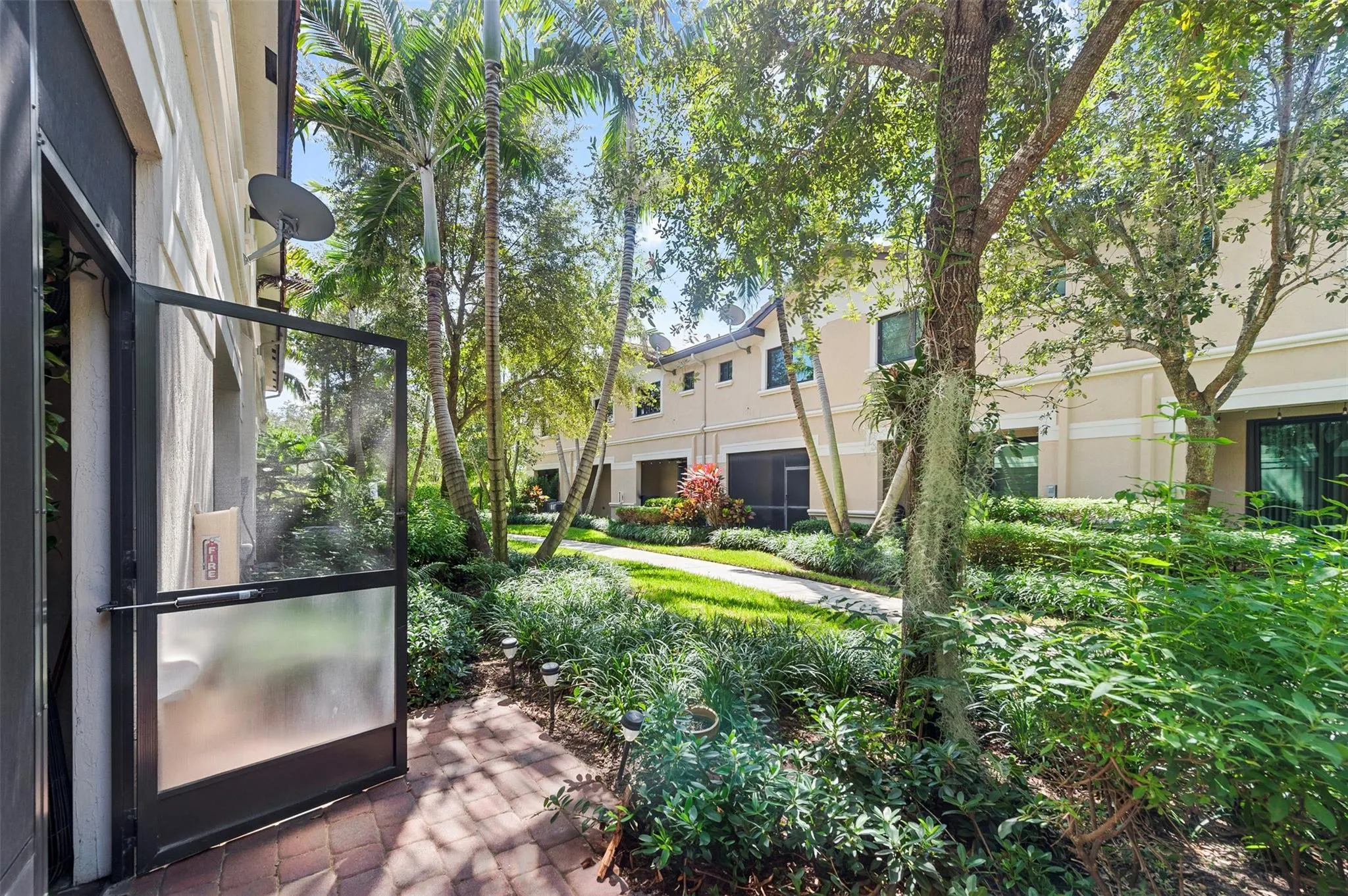 4222 E Dixie Hwy, #82
