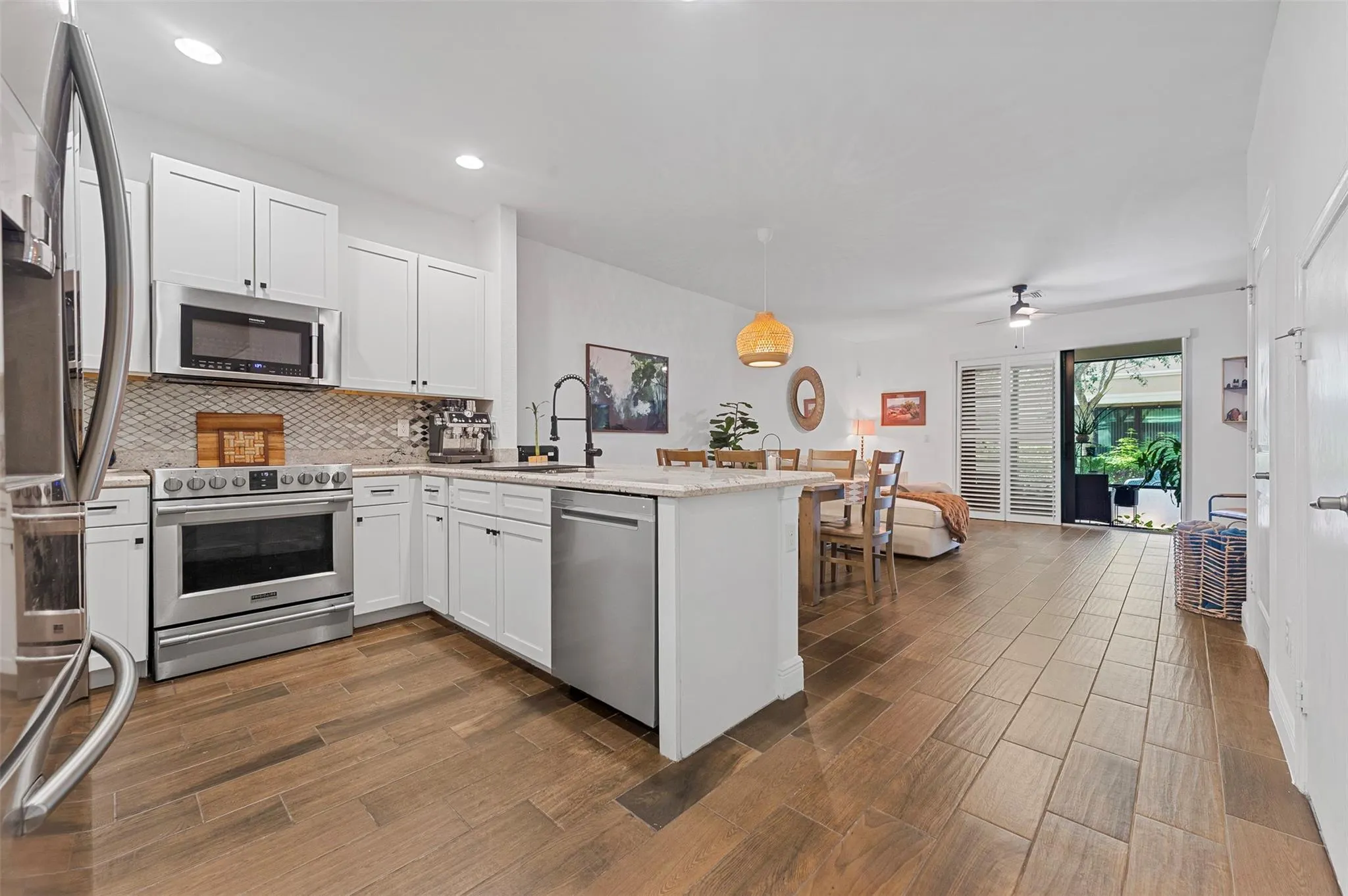 4222 E Dixie Hwy, #82