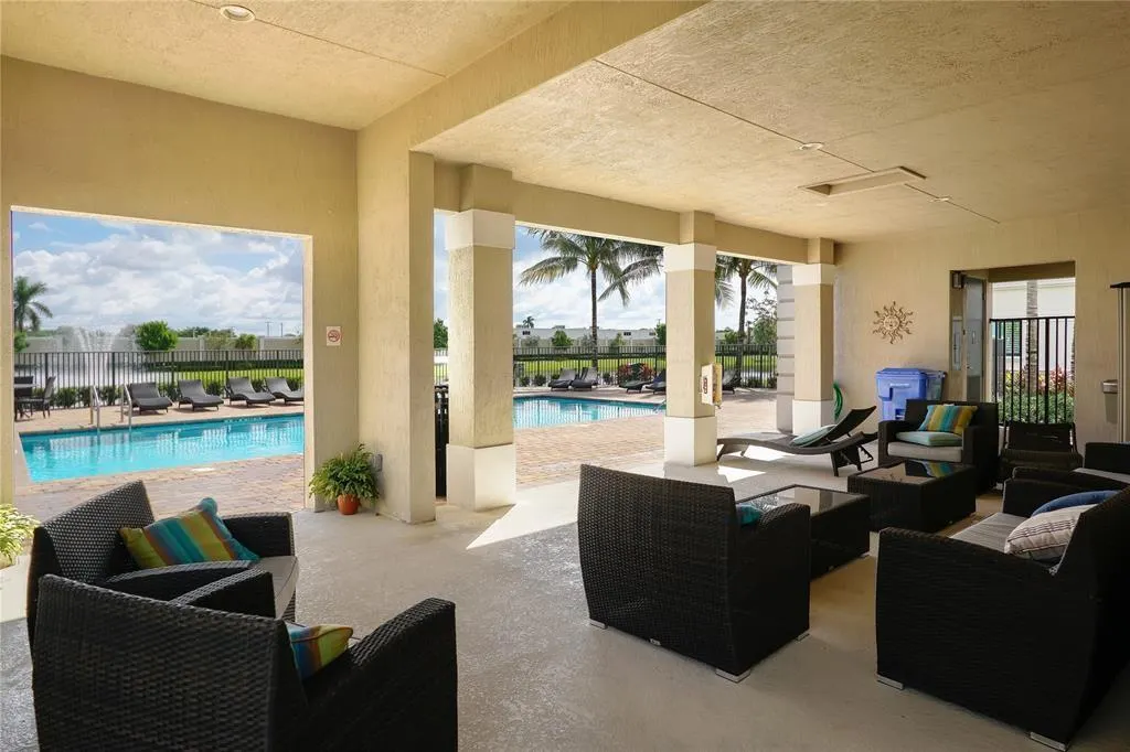 4222 E Dixie Hwy, #82