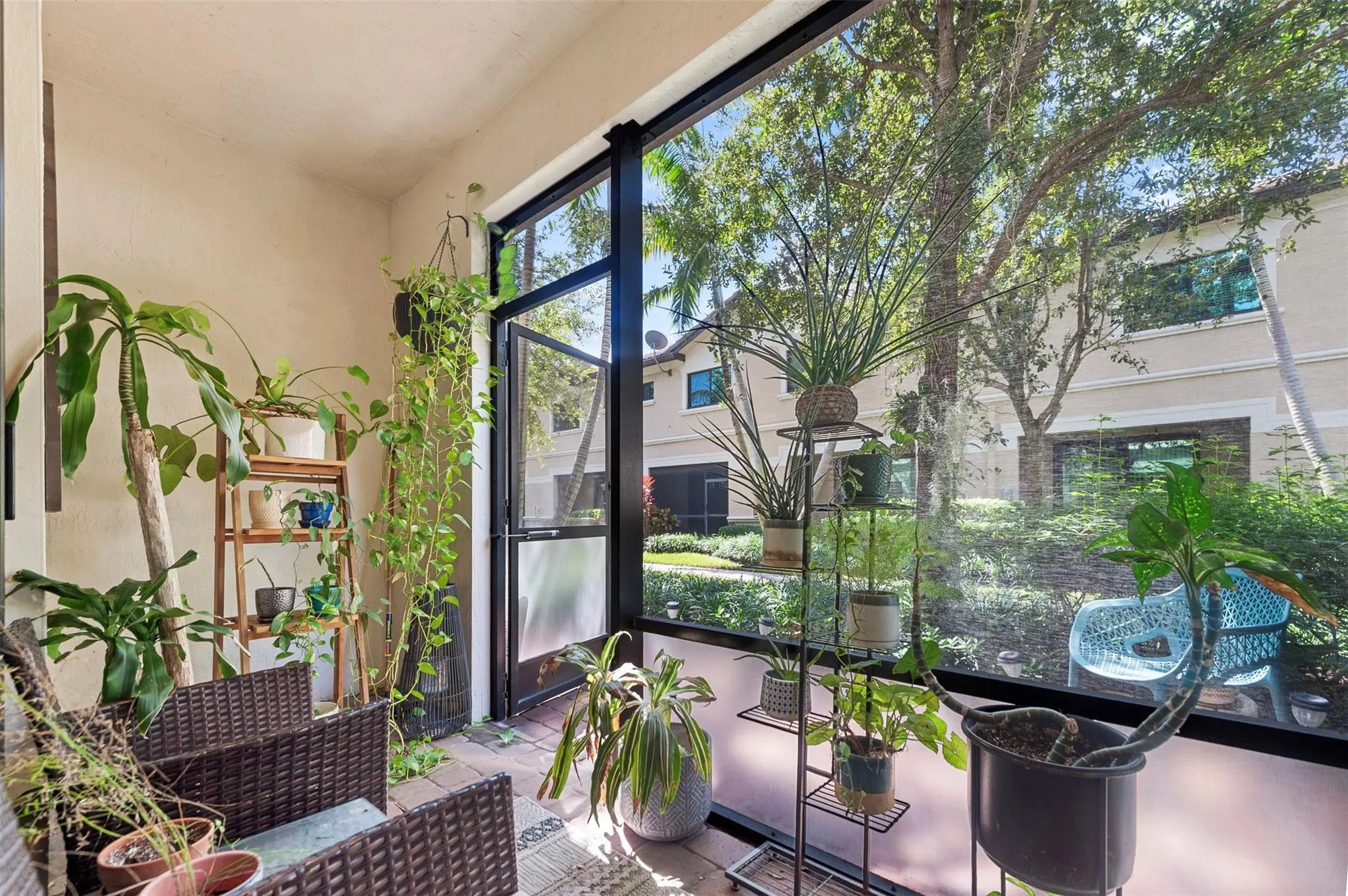 4222 E Dixie Hwy, #82