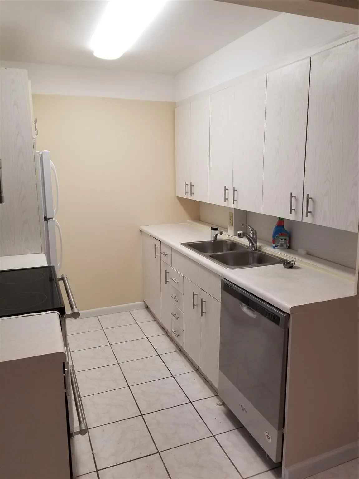 4090 Cornwall, #4090
