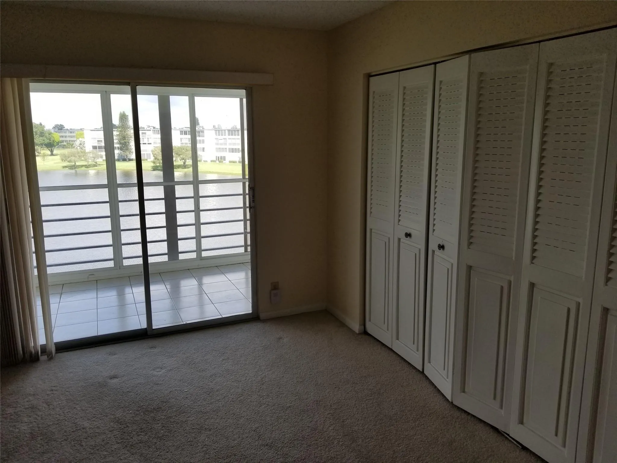 4090 Cornwall, #4090
