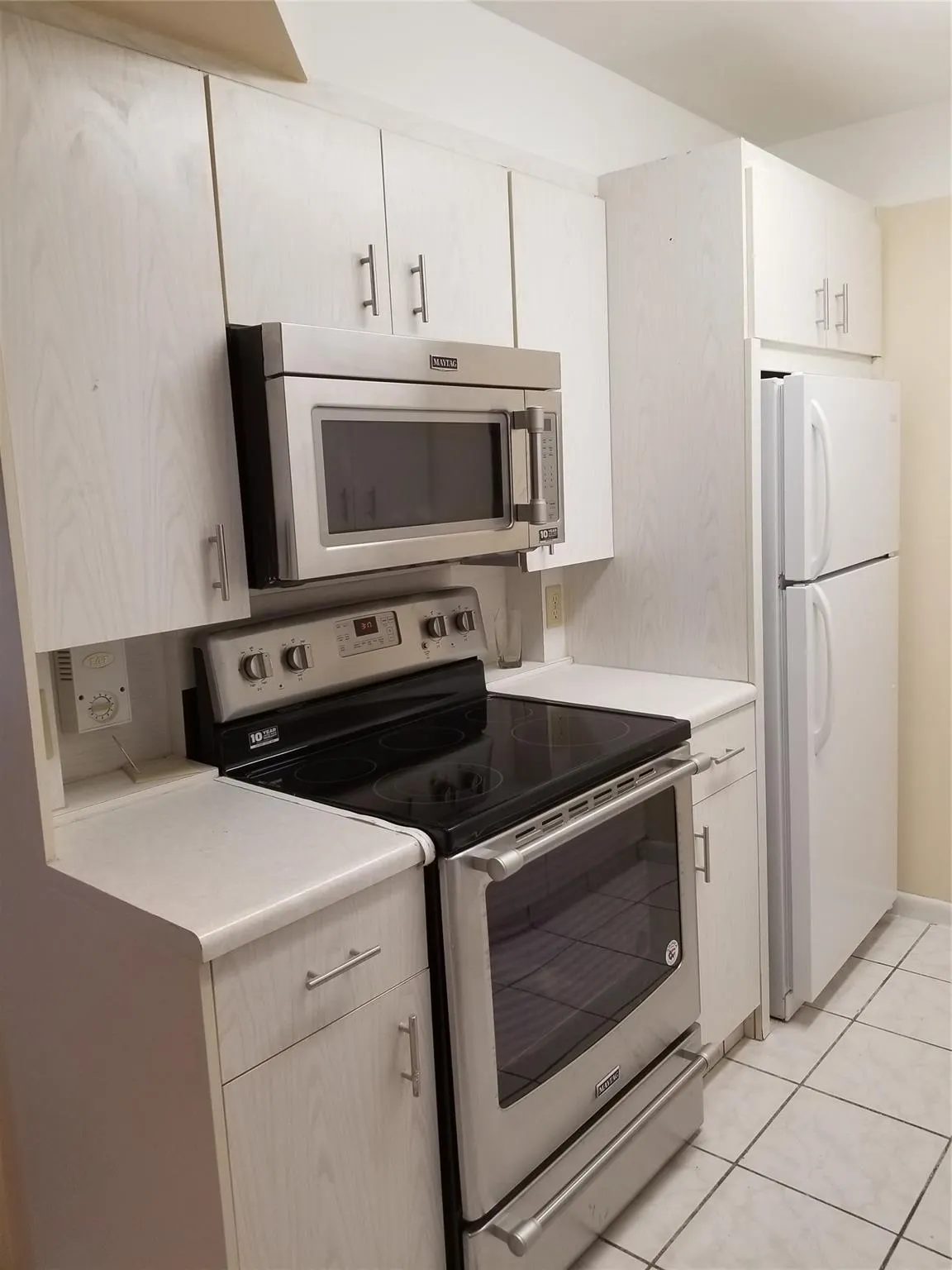 4090 Cornwall, #4090