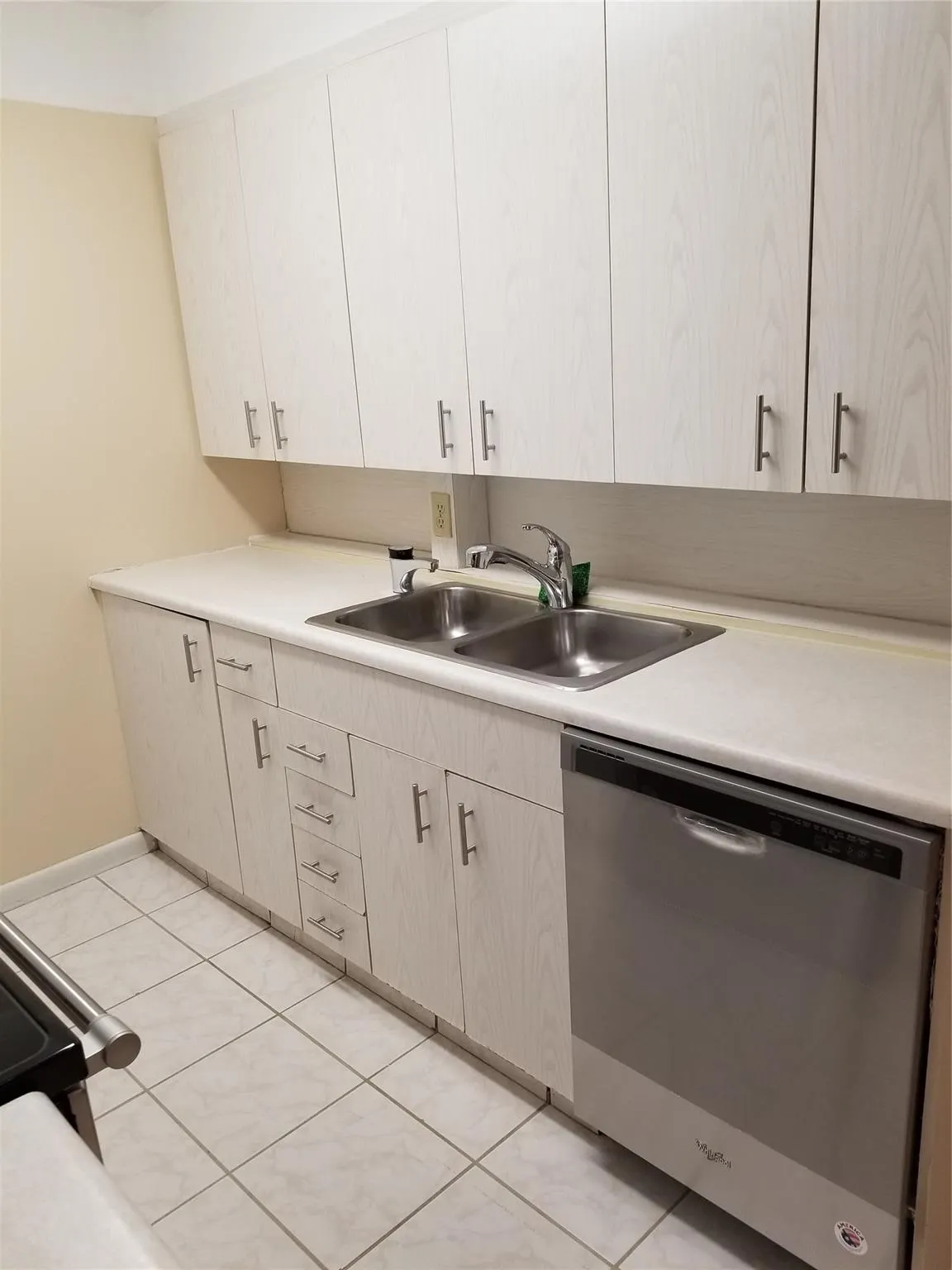 4090 Cornwall, #4090