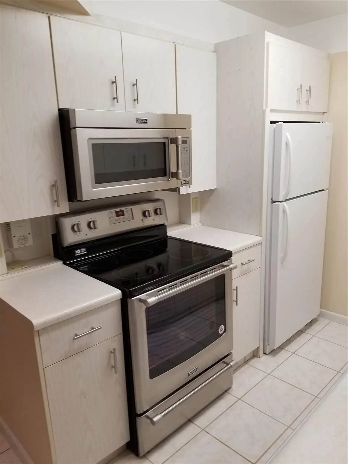 4090 Cornwall, #4090