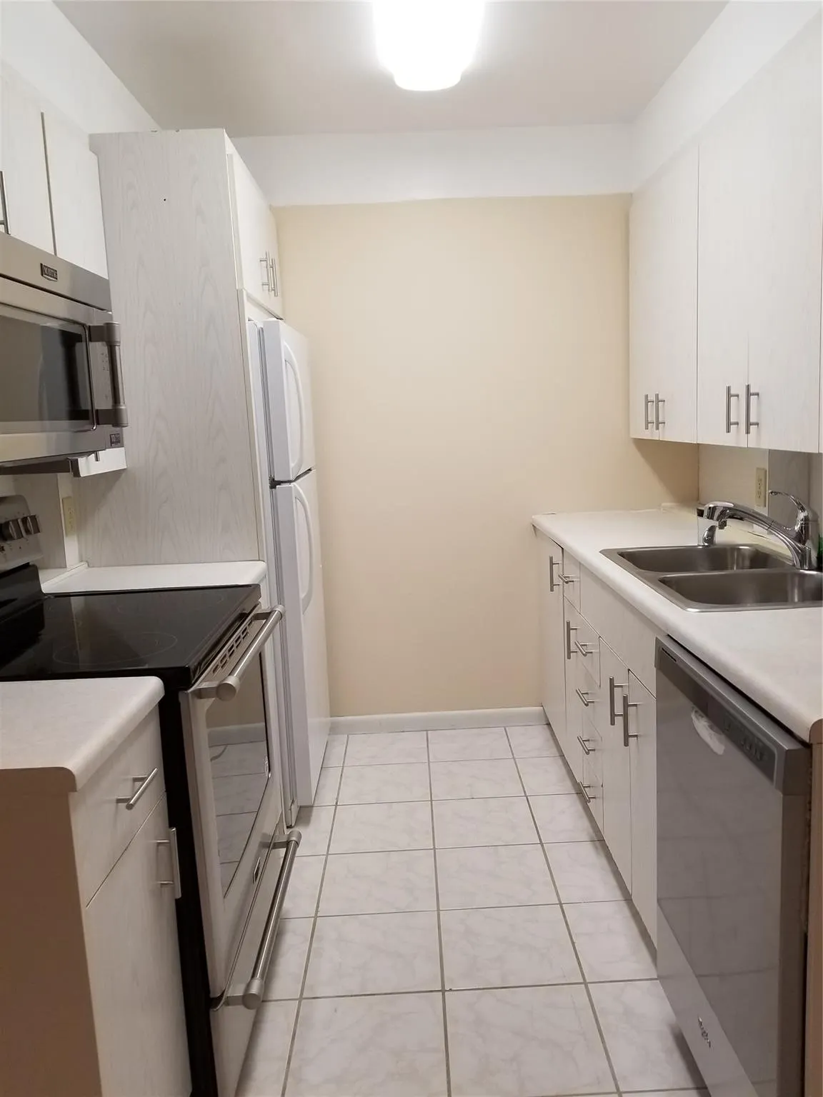 4090 Cornwall, #4090