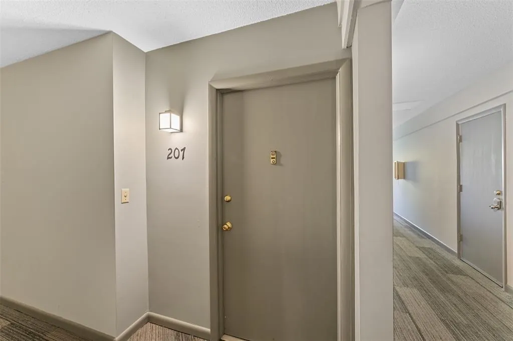 639 W Oakland Park Blvd., #207D